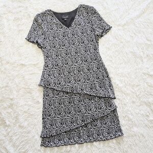 Connected Apparel Black & White V Neck Pleated Tiered Dress Size 8